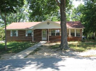 900 3rd St, Etowah, TN 37331