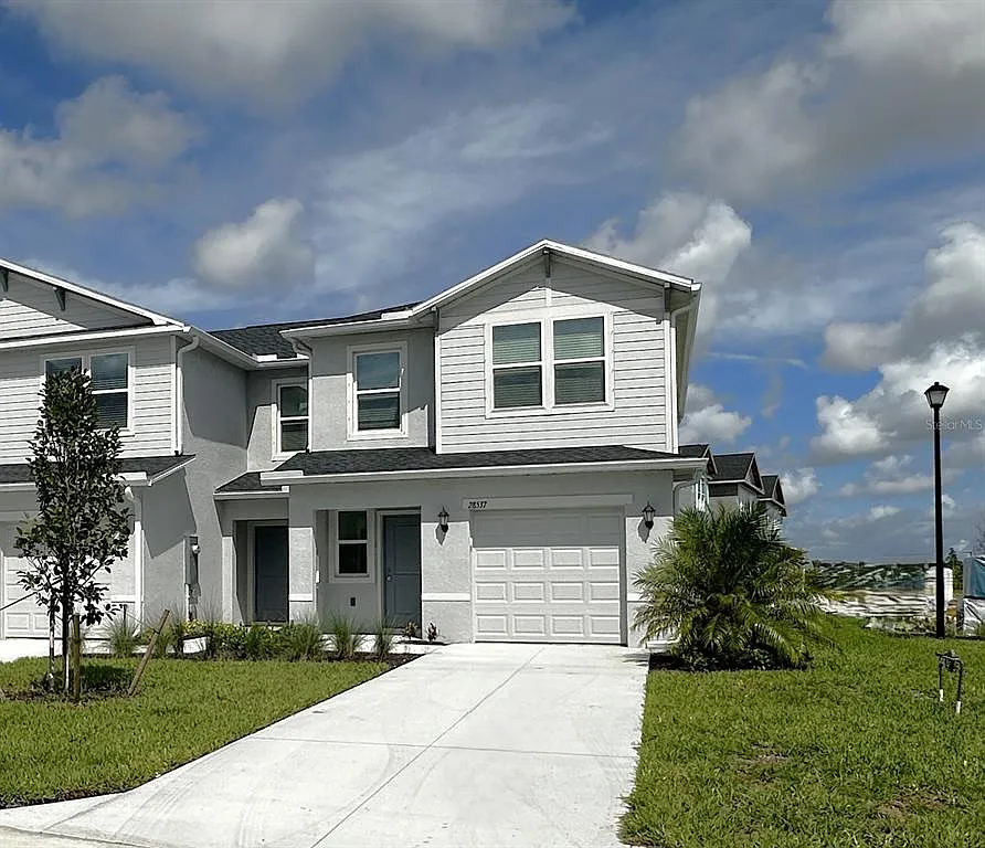 3 bed, 2.5 bath, 1392 sqft, $2,195 — Photo 1