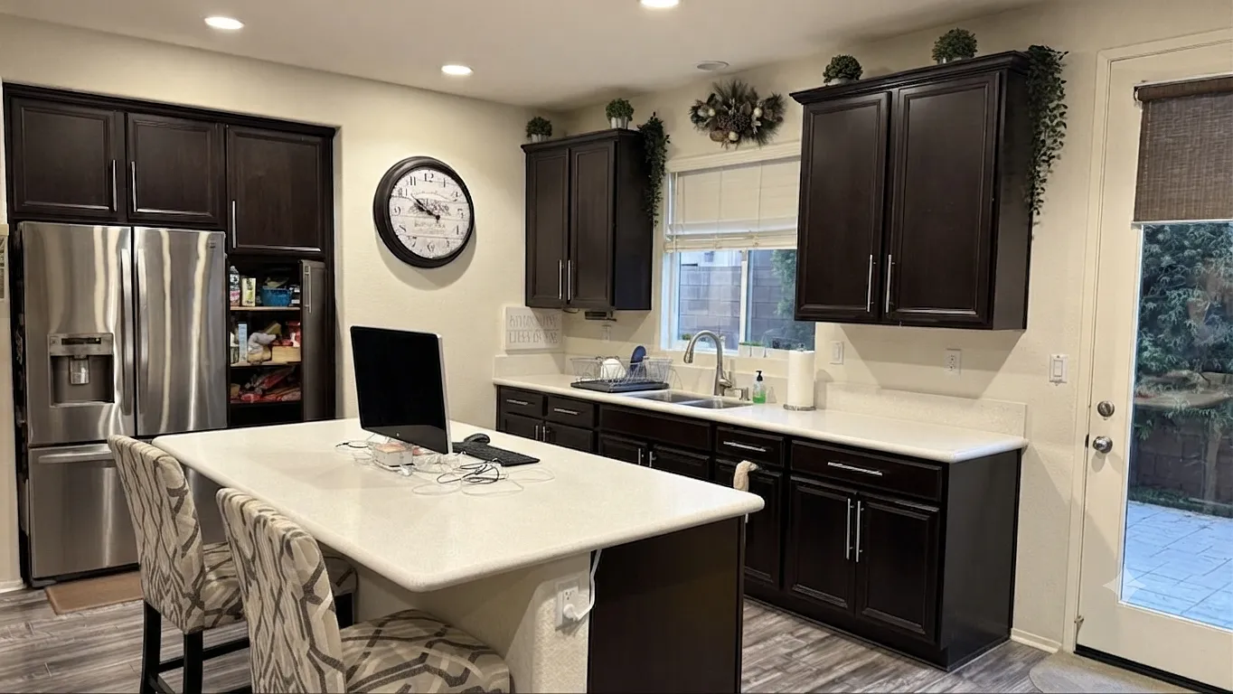 4 bed, 2010 sqft, $4,200 — Photo 1