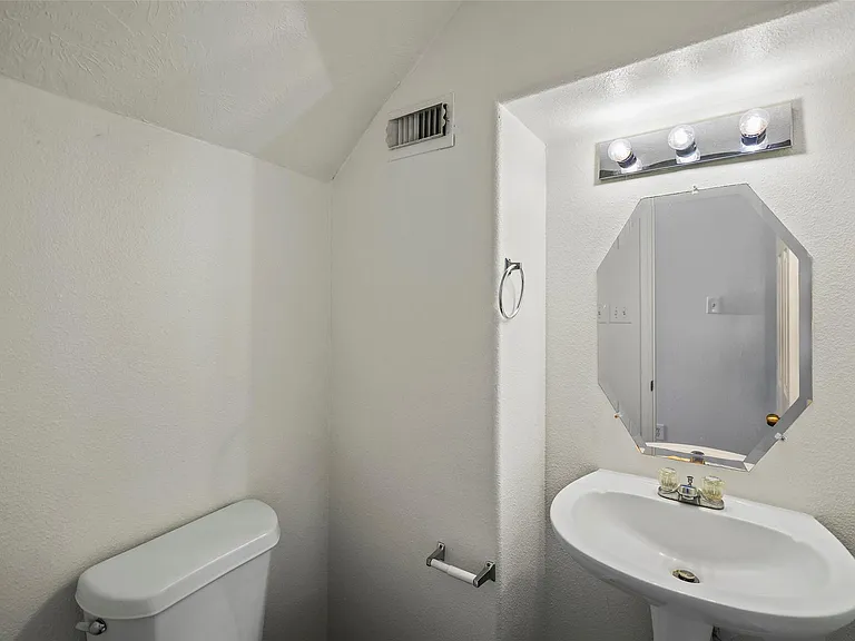 18401 Sunrise Oaks Ct — Photo 8