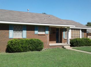 304 Cherokee Ln, El Reno, OK 73036