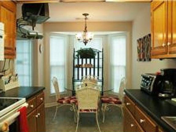 GREAT GALLEY STYLE KITCHE