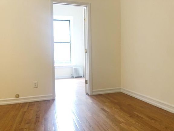 4th image of 152 W 72nd St #3C