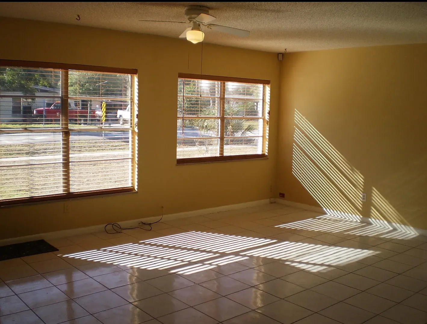 3 bed, 1000 sqft, $1,795 — Photo 2