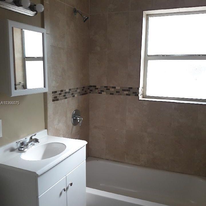 2nd image of 1067 SW 22nd Ave