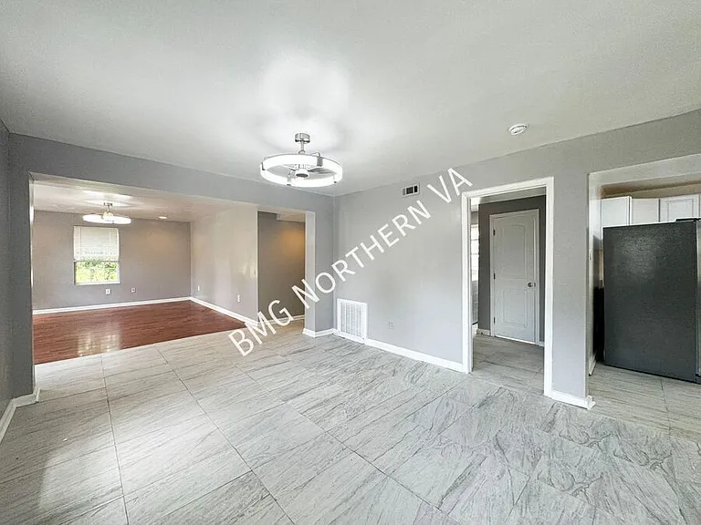 158 Baker St — Photo 4