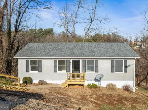 328 Monument Dr, Staunton, VA 24401