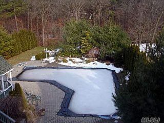 3rd image of 8 Windwood Dr