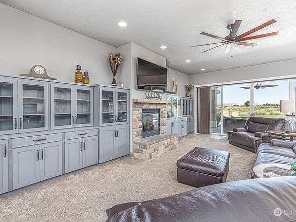 4th image of 859 Desert Aire Dr SW