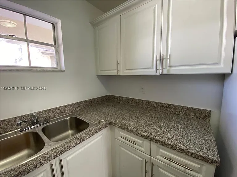 2460 Taylor St #1C — Photo 9