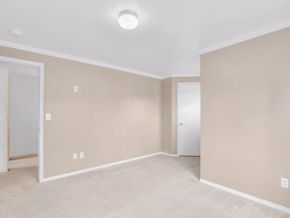 5th image of 3018 72nd Ave NE