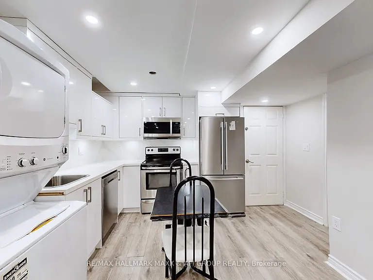 719 Shanahan Blvd #B — Photo 9