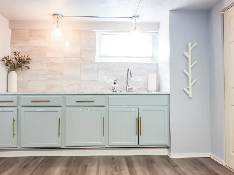 2nd Kitchen: A Kitchenette (Wet Bar)