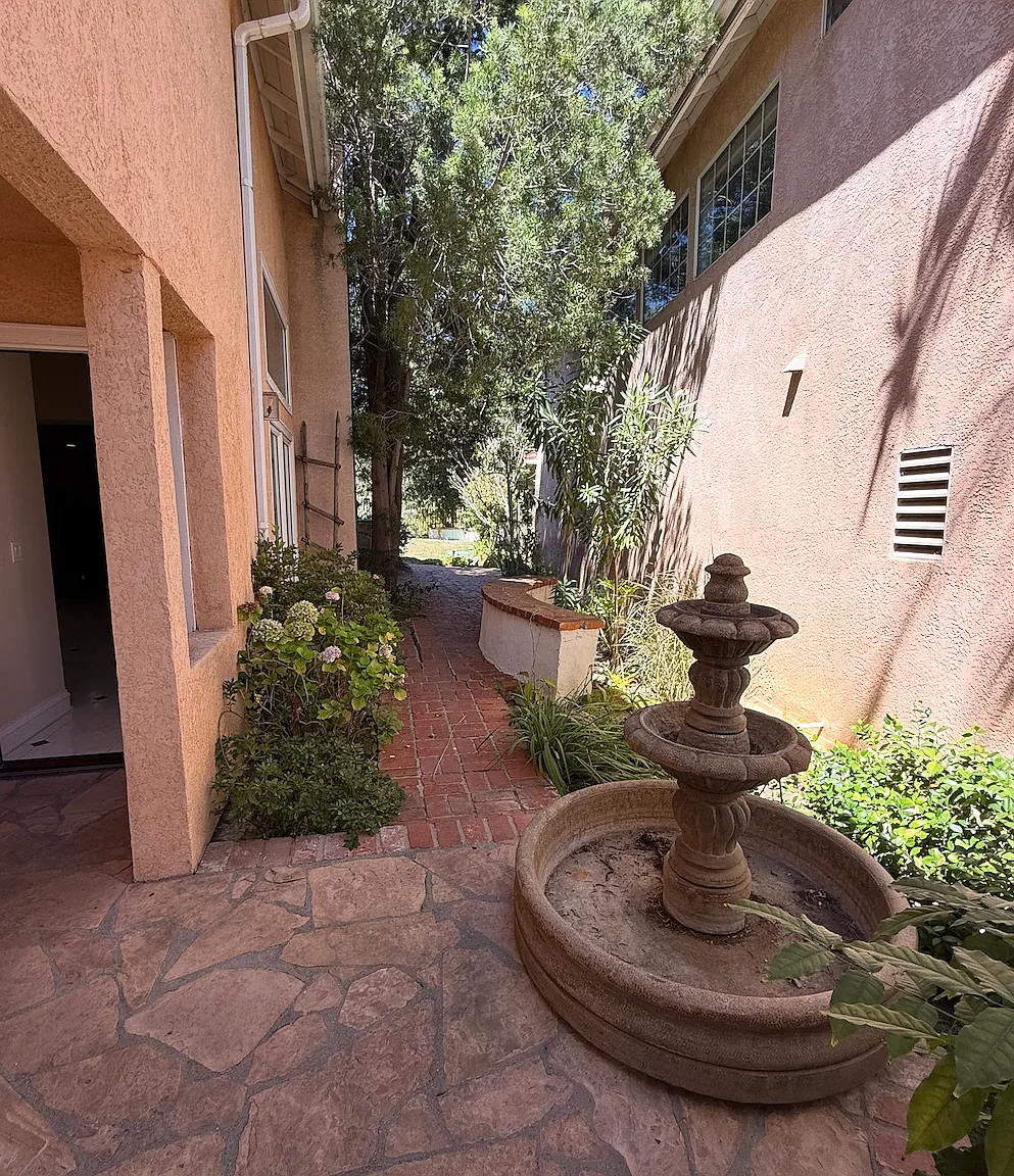 3 bed, 2354 sqft, $7,850 — Photo 4