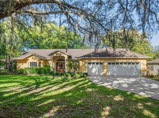 910 Rawlings Cir, Lutz, FL 33549