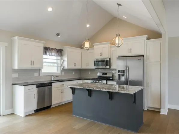 1009 NW 3rd St, Oak Grove, MO 64075