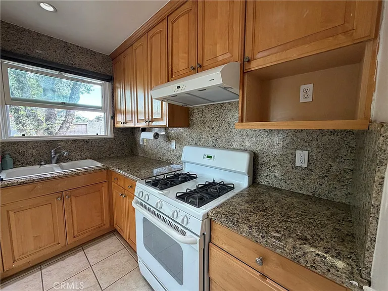 3017 W Victory Blvd — Photo 11