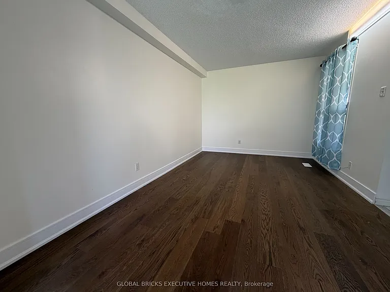 730 Queensbridge Dr — Photo 5