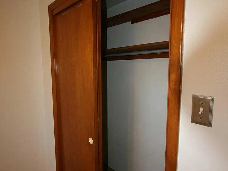211 W Cherryhill St #2 — Photo 20