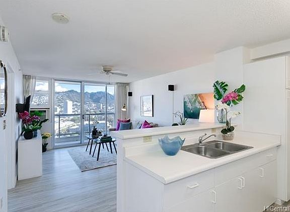 3rd image of 215 N King St #1518