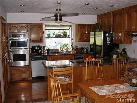 5th image of 490 Carson Ct