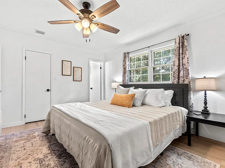 1726 Greenwood Cir — Photo 43