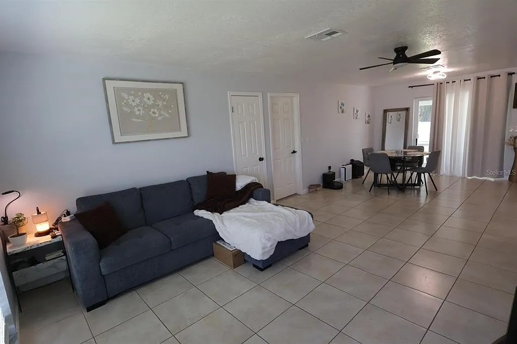 3 bed, 3.0 bath, 1162 sqft, $2,300 — Photo 3
