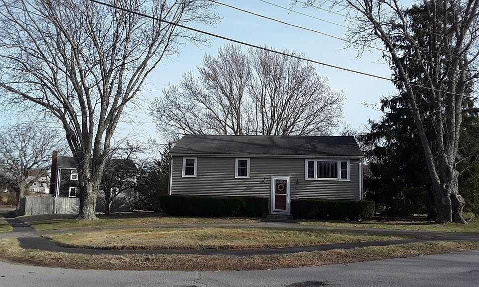 2nd image of 140 Genevieve Ln