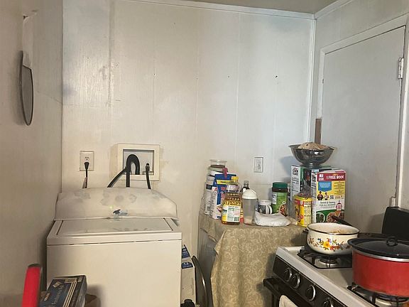 4th image of 506 W 4th St