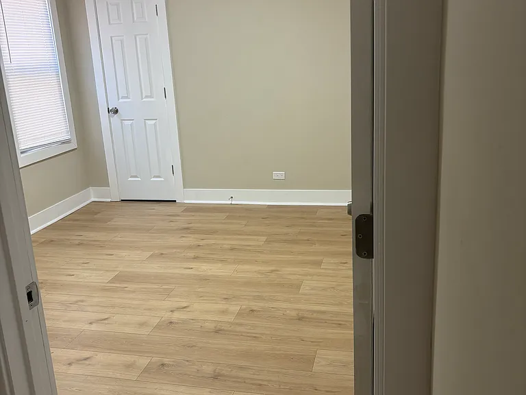 7616 S Winchester Ave — Photo 3