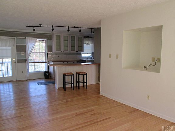 4th image of 1201 Hillsboro Ct