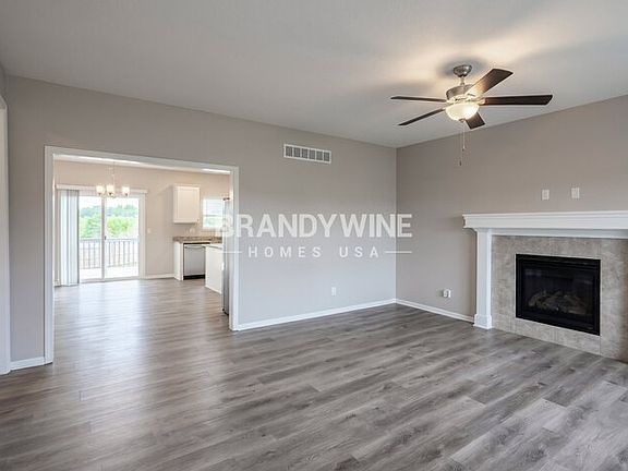 3rd image of 712 Poplar Cir