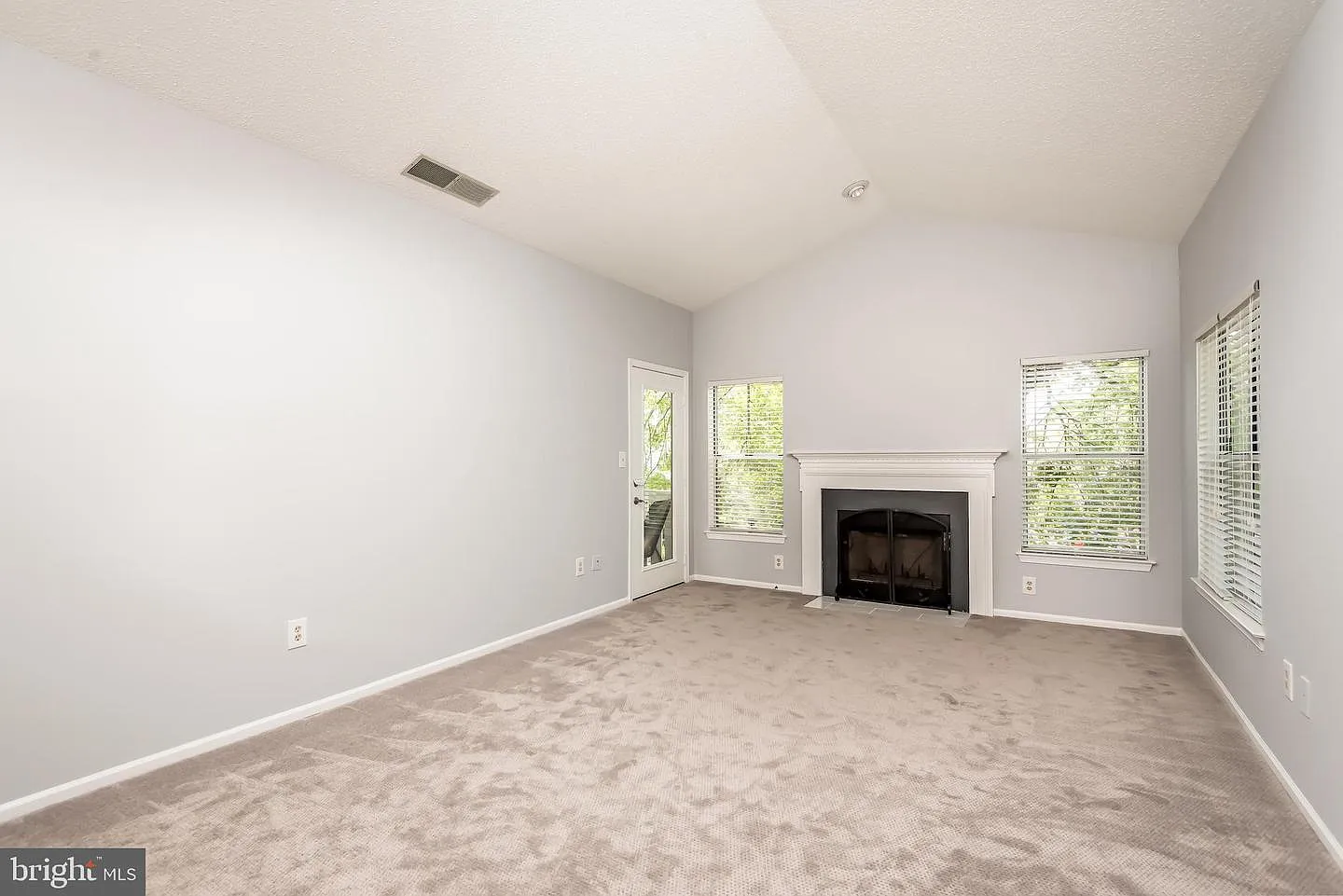 1 bed, 703 sqft, $1,800 — Photo 3