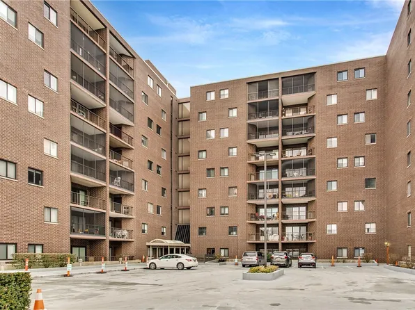 5600 Munhall Rd APT 807, Pittsburgh, PA 15217