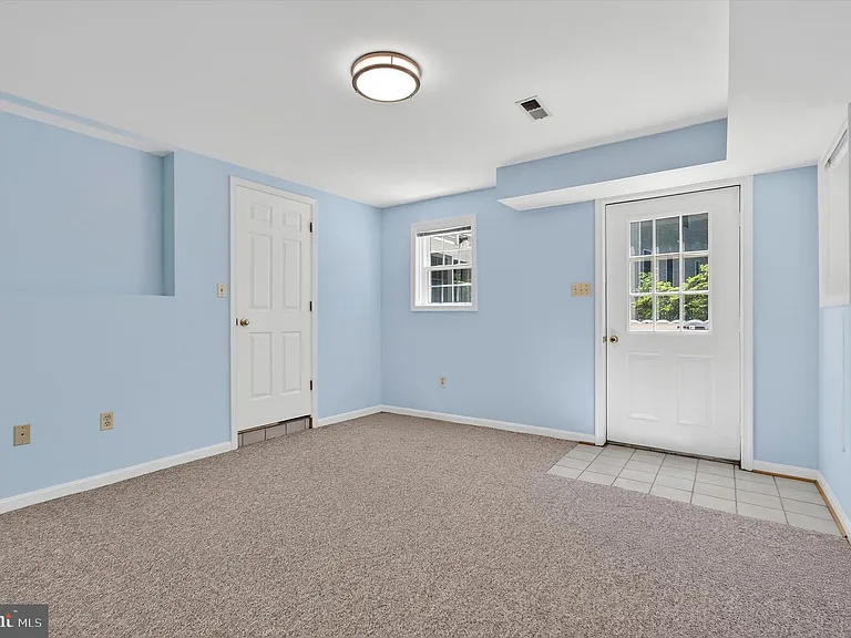 8405 Overlook St — Photo 32
