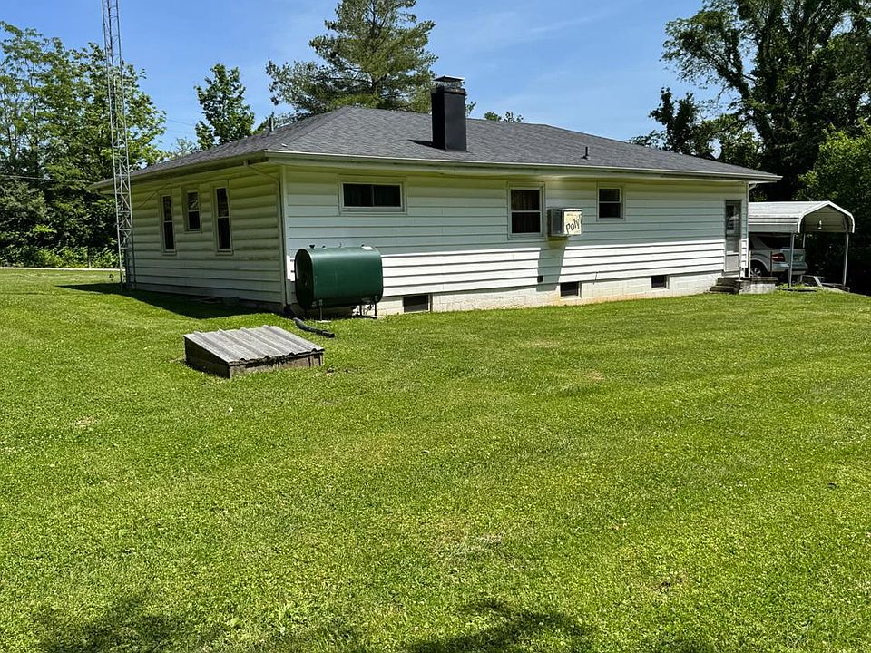 2nd image of 1587 N Webb Rd