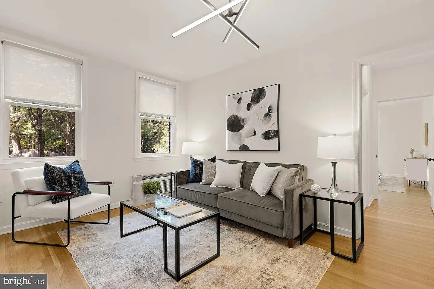 1 bed, 700 sqft, $2,400 — Photo 2