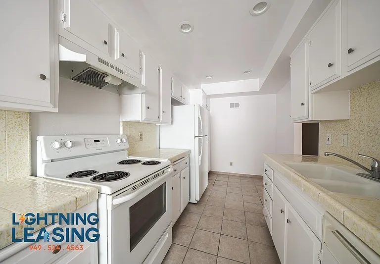 815 S Shenandoah St #301 — Photo 3