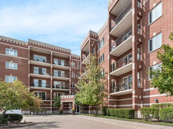 455 W Front St APT 503, Wheaton, IL 60187