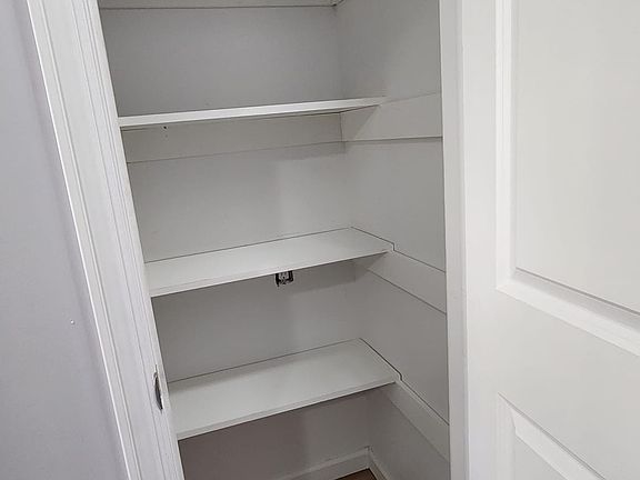 3rd image of 1010 Flora St #1
