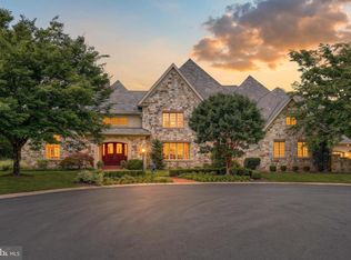 7 White Oak Cir, Lemoyne, PA 17043