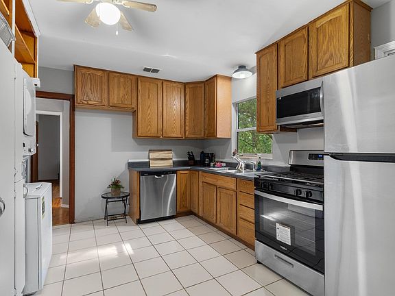 3rd image of 1717 Sunset Ln