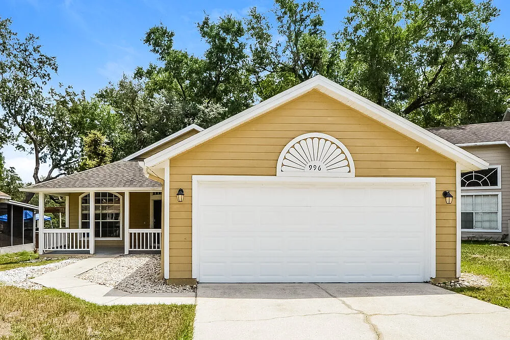 3 bed, 2.0 bath, 1366 sqft, $2,350 — Photo 1