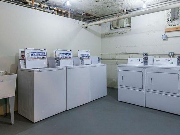 5th image of 511 W Belmont Ave #320