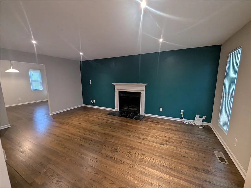 3 bed, 2.5 bath, 1568 sqft, $2,350 — Photo 3