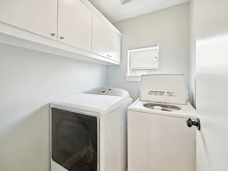 616 Lester St — Photo 25