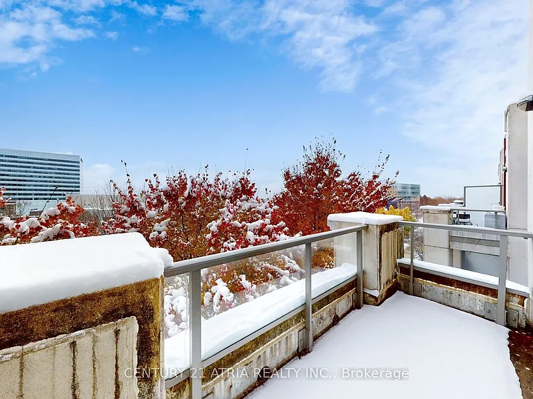 57 Upper Duke Cres #311D — Photo 40