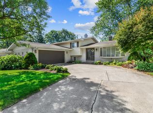 321 E Elizabeth Dr, Crown Point, IN 46307