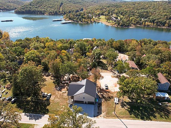 3rd image of 1327 Black Oak Resort Ln