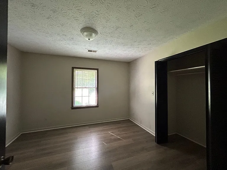 33 Lynhaven Dr — Photo 7